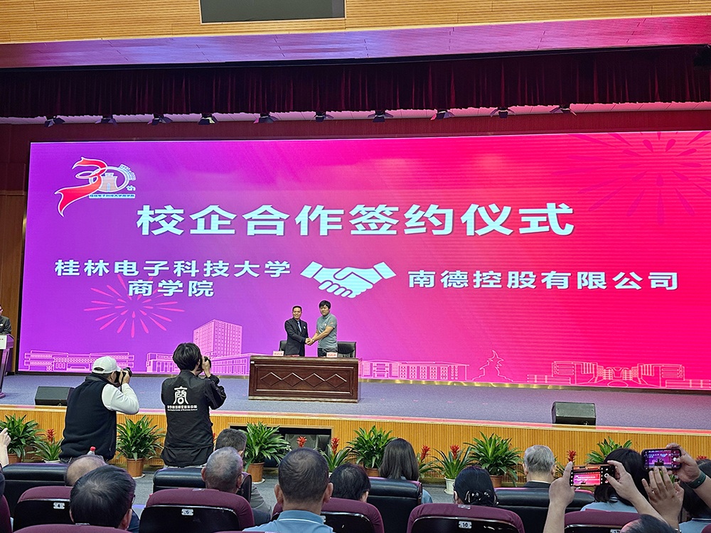 簽約2.jpg